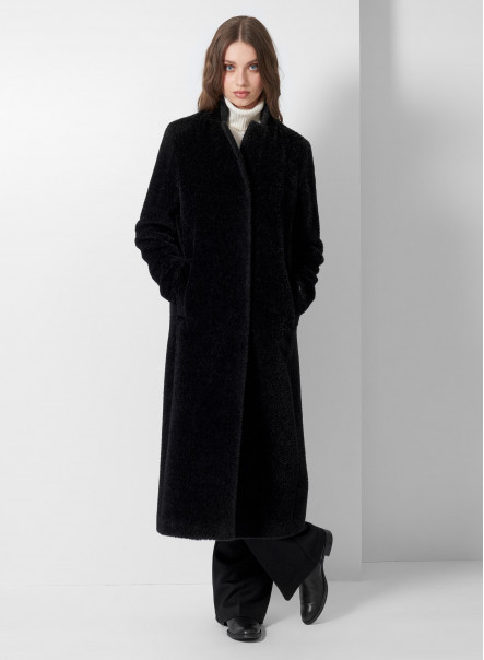 Langer Mantel aus Alpaka und Wolle mit umklappbarem Reverskragen in Schwarz