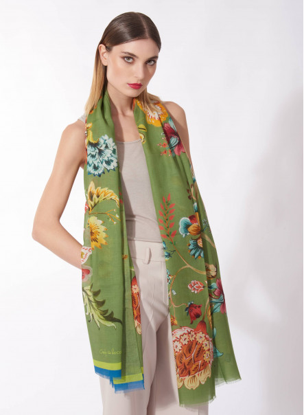 Maxi green cotton scarf with tropical pattern