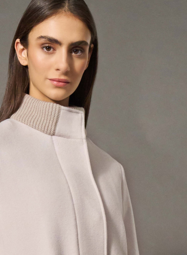 Mantel mit Strick-Details aus Wolle und Cashmere in Perlgrau