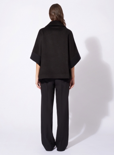 Mantella nera in pura lana di cammello con inserti in maglia