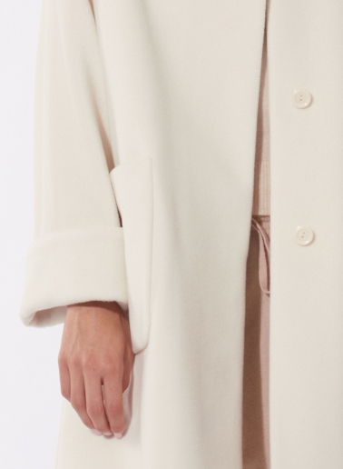 Cappotto oversize bianco in pura lana con collo a camicia
