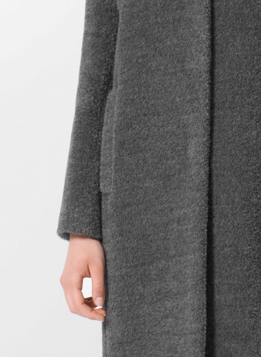 Cappotto grigio in lana e alpaca con collo a rever rovesciato