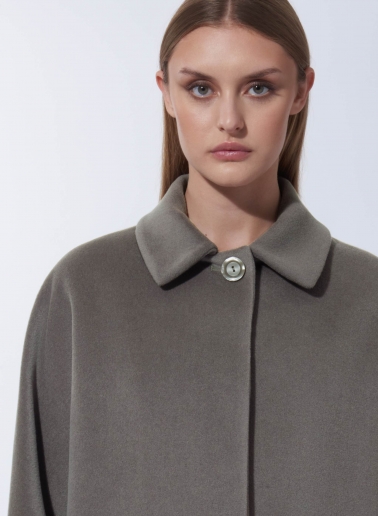 Cappotto oversize taupe scuro in pura lana con collo a camicia