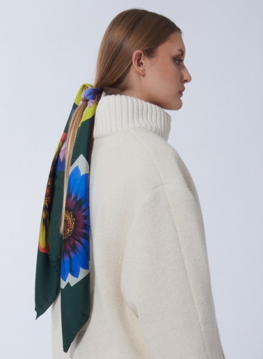 Foulard in twill di pura seta con disegno floreale verde