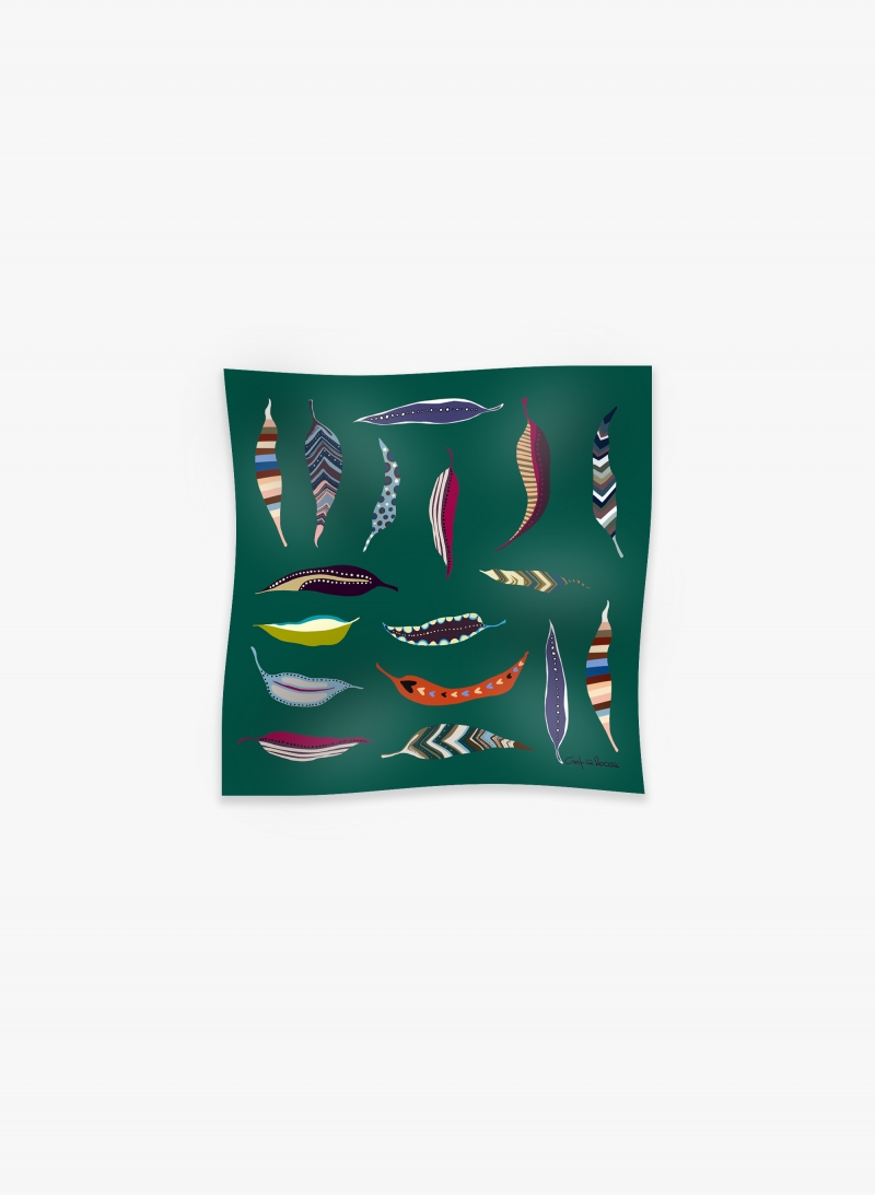 Piccolo foulard in twill di pura seta con fantasia piume stilizzate verde