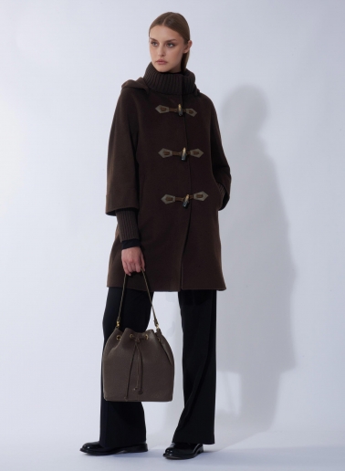 Secchiello con tassello e logo in pelle marrone