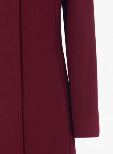 Cappotto bordeaux con rever rovesciato realizzato in pura lana zibeline