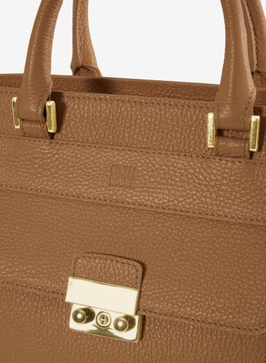 Borsa rigida in pelle color tabacco con chiusura in metallo