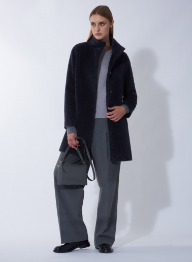 Cappotto corto blu svasato in lana e alpaca con spacchi laterali