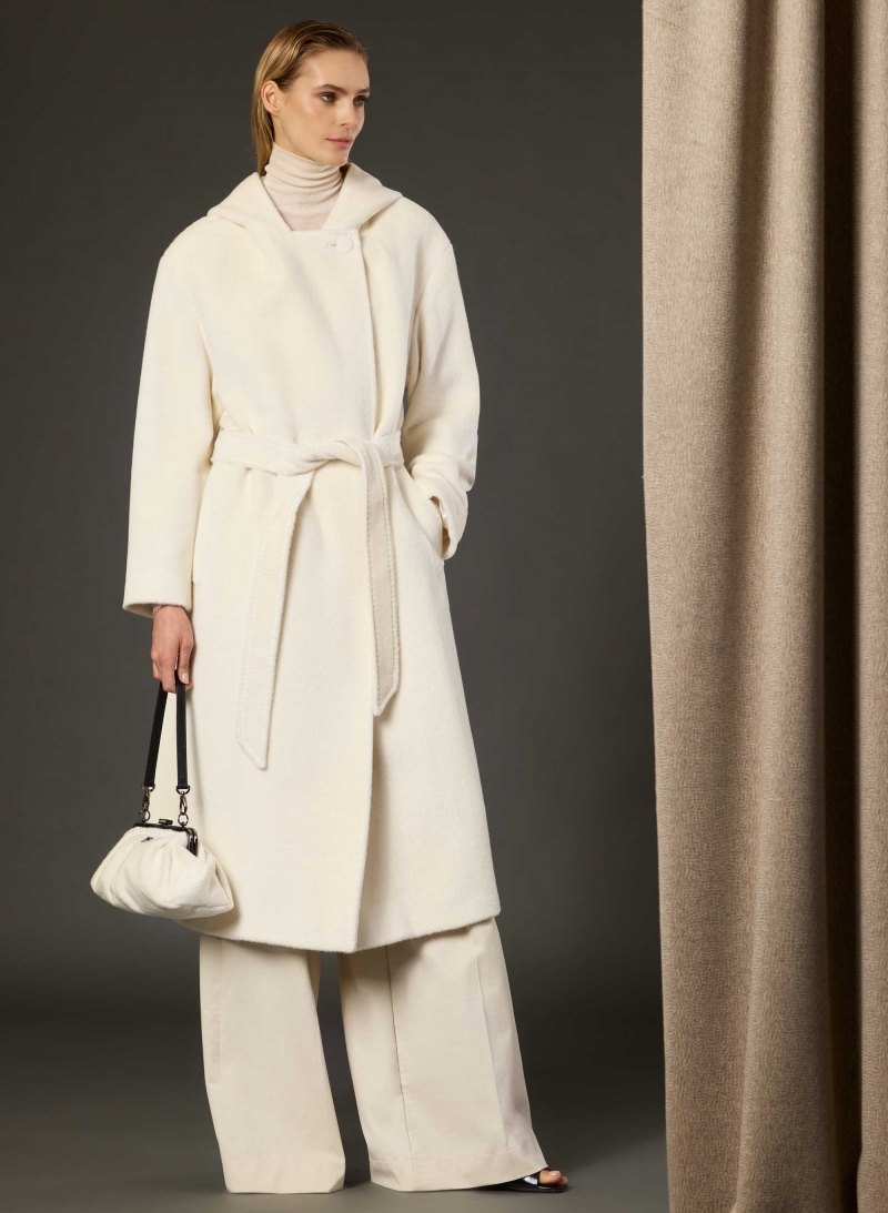 Maxi cappotto bianco con cintura e cappuccio in alpaca e lana