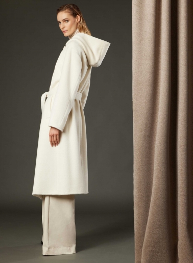 Maxi cappotto bianco con cintura e cappuccio in alpaca e lana