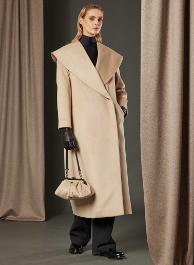 Beige clutch bag in pure silk