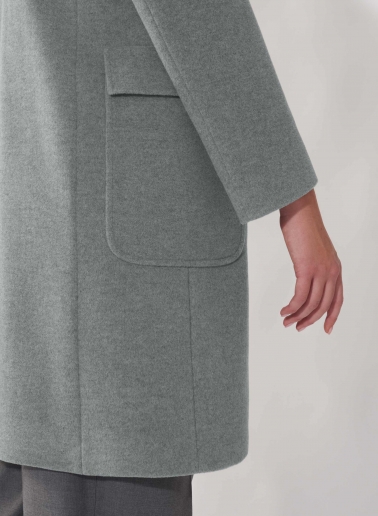 Cappotto grigio chiaro in lana e cashmere con collo in maglia