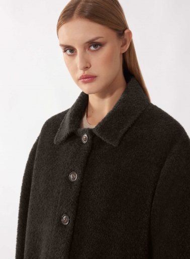 Cappotto corto marrone in lana e alpaca con collo a camicia e tasche applicate