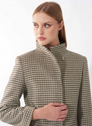 Cappotto taupe scuro in pura lana con collo alto in fantasia pied de poule