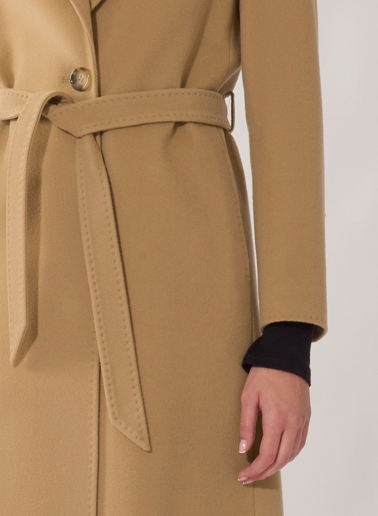 Cappotto cammello con cintura in pura lana linea aderente