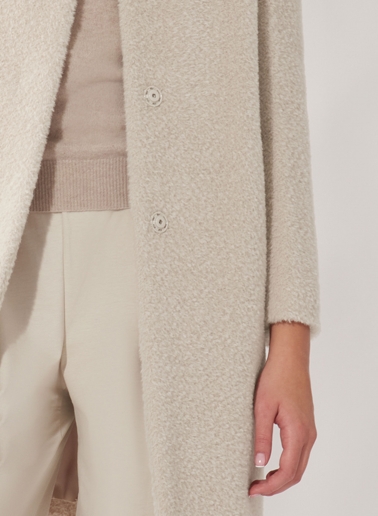 Cappotto beige in lana e alpaca con collo a rever rovesciato