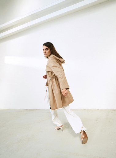 Parka beige in tessuto tecnico antigoccia