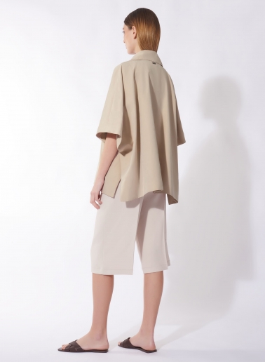 Mantella doppio petto beige in tessuto tecnico antigoccia
