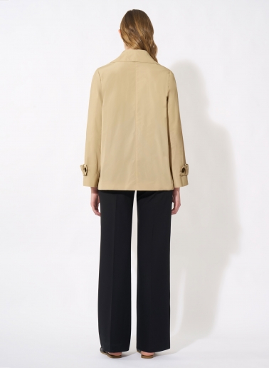 Giacca doppio petto beige con maxi rever in tessuto tecnico antigoccia