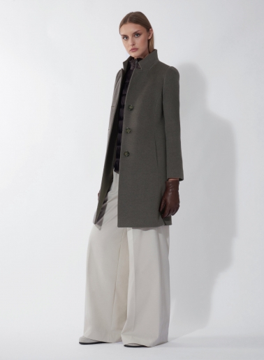 Cappotto taupe scuro in pura lana con pettorina in nylon staccabile