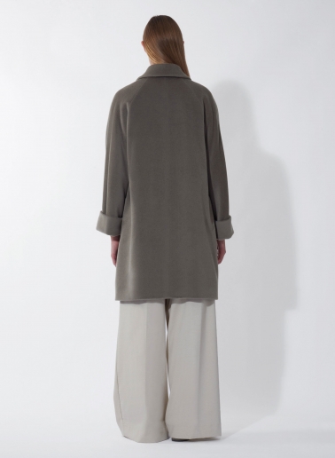 Cappotto oversize taupe scuro in pura lana con collo a camicia