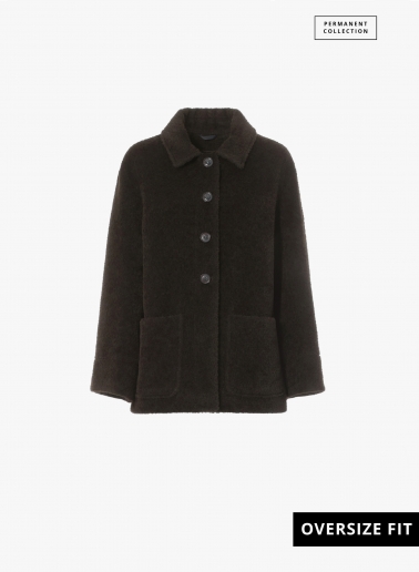 Cappotto corto marrone in lana e alpaca con collo a camicia e tasche a