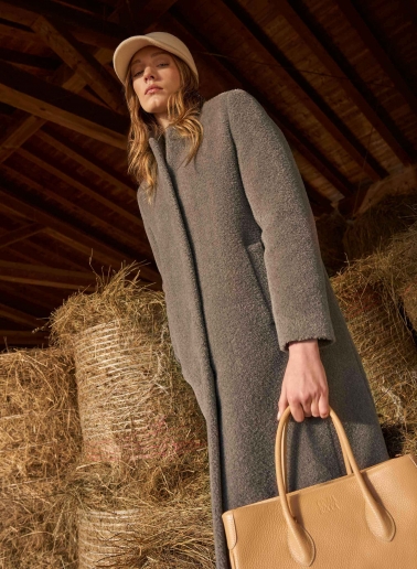 Maxi cappotto taupe scuro in lana e alpaca con collo a rever rovesciato