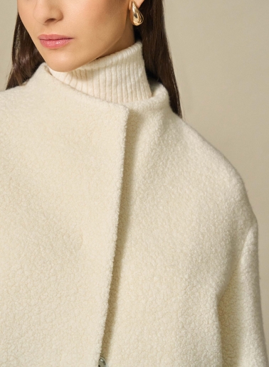 Cappotto corto bianco in lana con maniche a 3/4