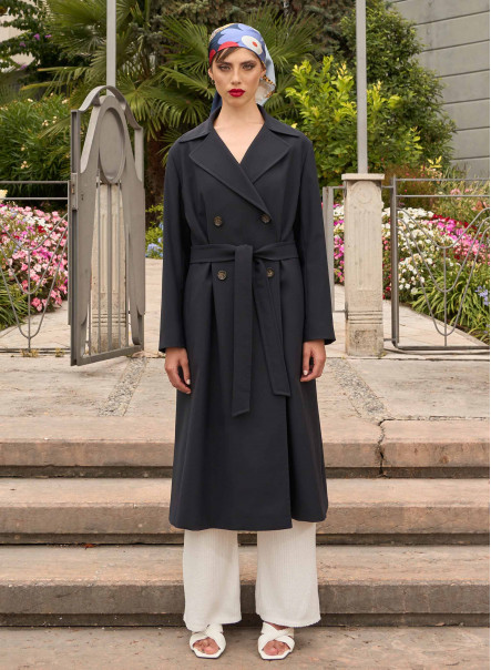 Maxi trench blu doppio petto in tessuto tecnico antigoccia