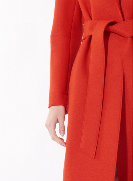 Cappotto con cintura in lana cotta color corallo