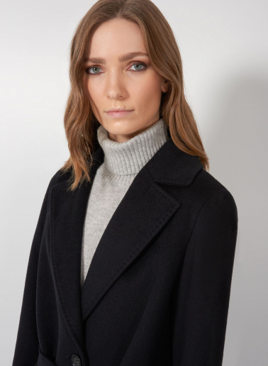 Cappotto nero con cintura in pura lana linea aderente