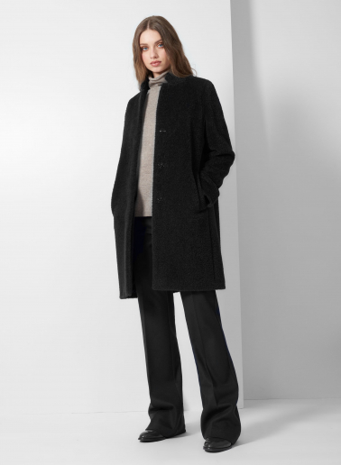 Cappotto nero in lana e alpaca con collo a rever rovesciato