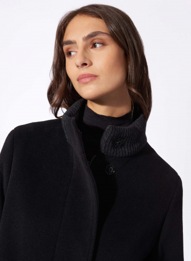 Cappotto nero in lana e cashmere con inserti in maglia