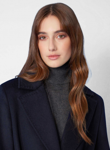 Cappotto blu con cintura in pura lana linea aderente