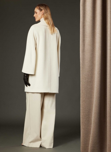 White double breasted coat in alpaca and wool