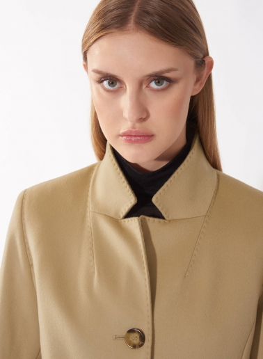 Inverted notch collar light camel coat crafted with pure wool