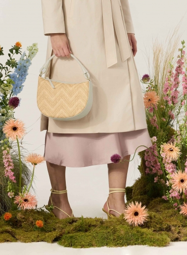 Asymmetrical straw bag with beige leather details