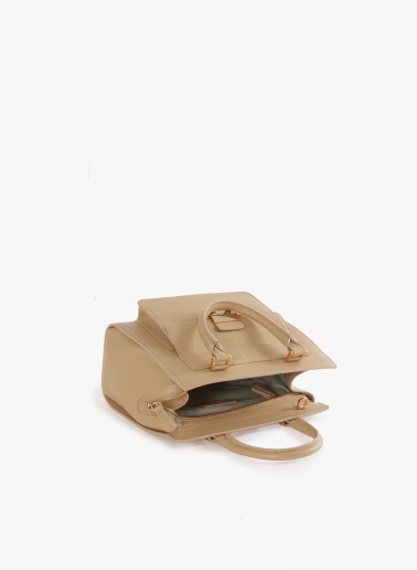 Light camel genuine leather structured bag with metal closure
