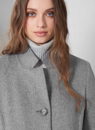 Inverted notch collar light grey coat crafted with pure wool