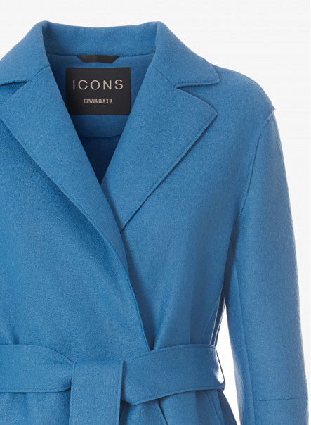 Голубое пальто с поясом из вареной шерсти