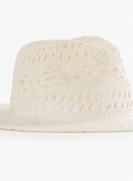 Классическая белая шляпа с перфорацией