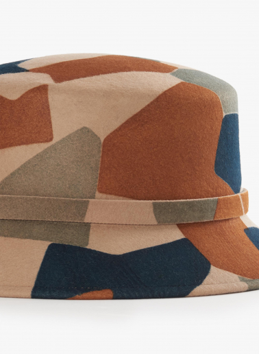 Camel wool bucket hat with geometric pattern