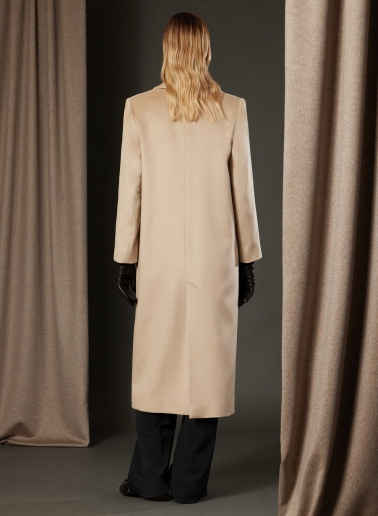 Maxi beige pure silk coat with masculine cut