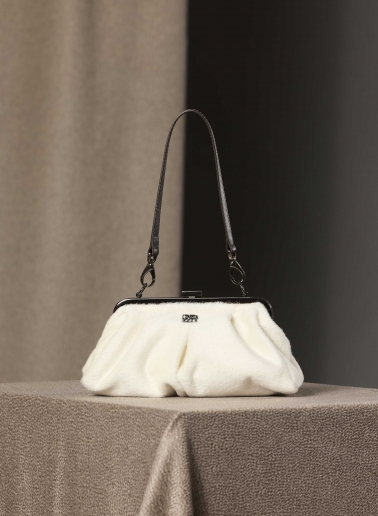 White clutch bag in alpaca e lana