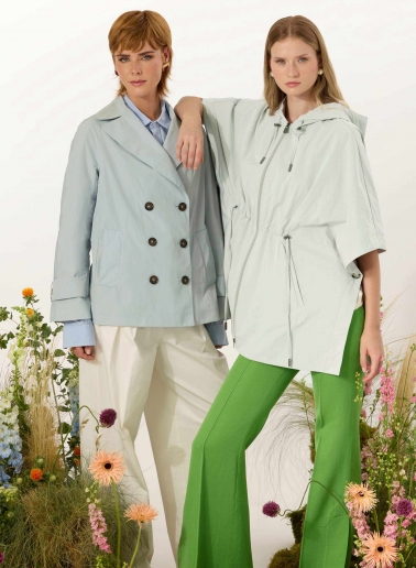 Pearl grey hooded cape with strings in rainproof technical fabric