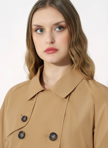 Double breasted camel jacket in rainproof technical fabric