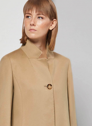 Inverted notch collar light camel coat crafted with pure wool