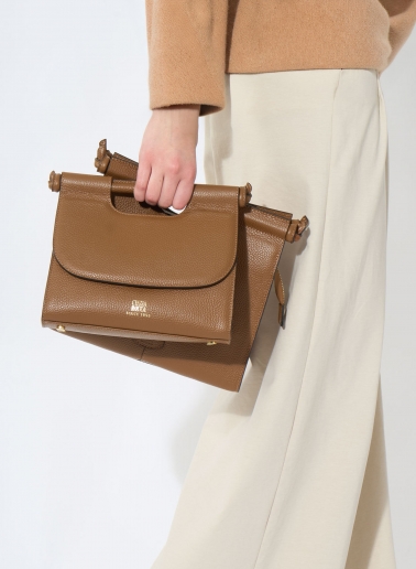 Tobacco colour leather shoulder bag with integrated handle and strap