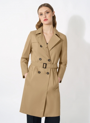 Double-breasted camel trench coat in technical fabric with tailored stitches